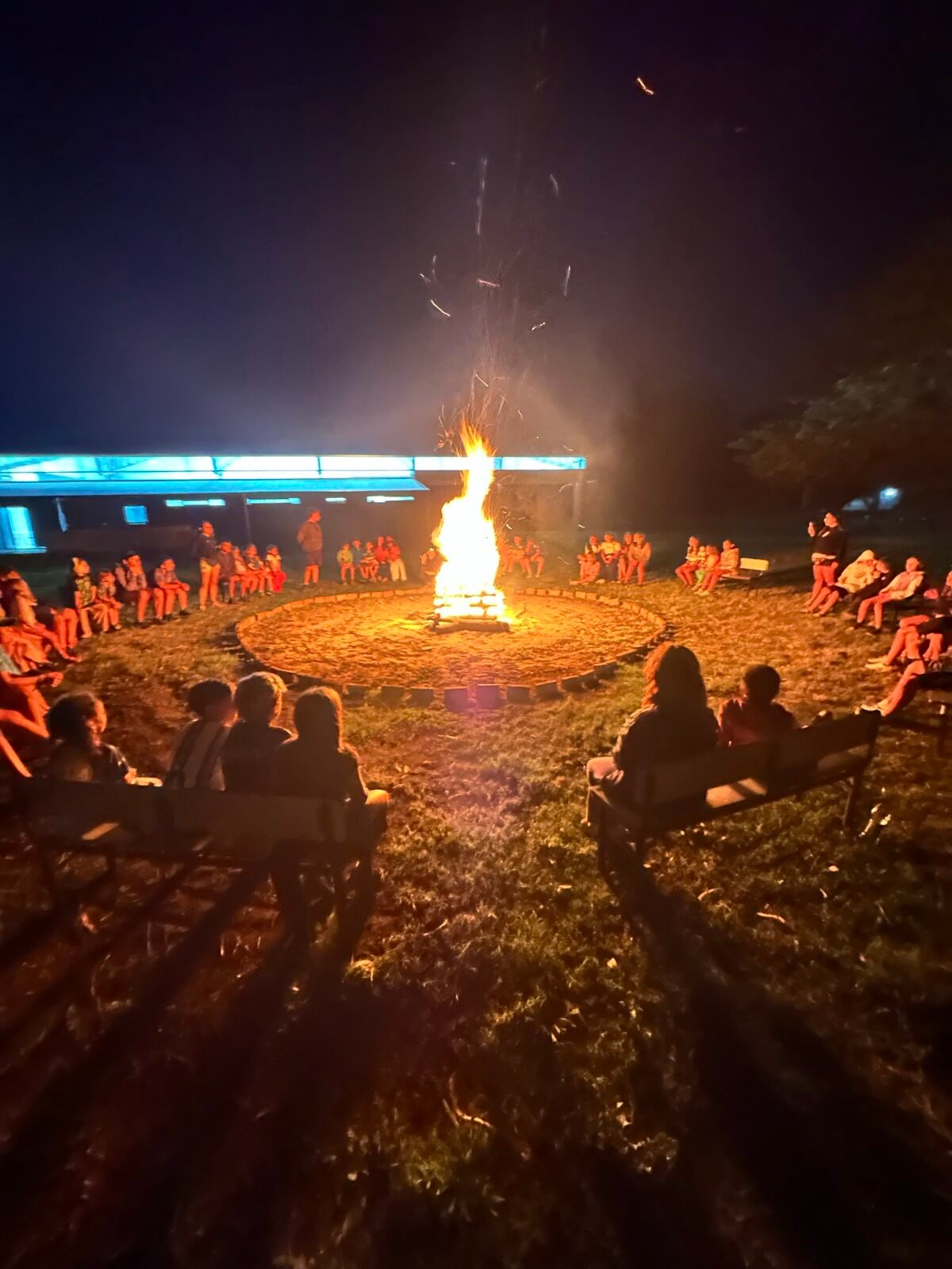 Noche de fogón con la Colonia Arcoíris